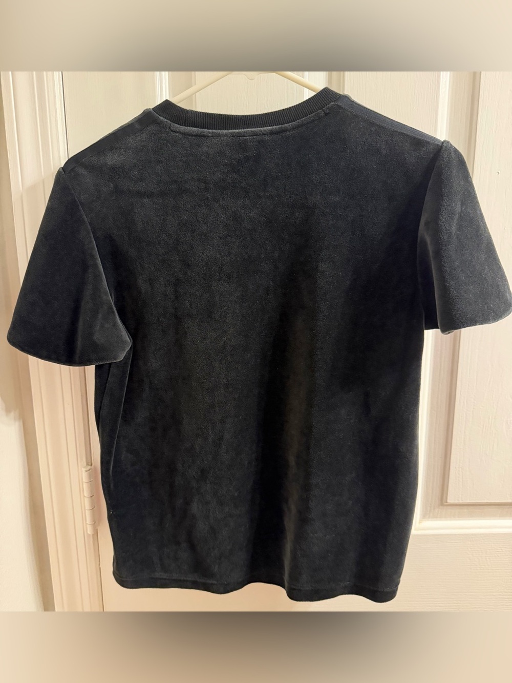 Adidas Originals Heart Shaped Patch Velour
Tee Size Medium Black Flutter Sleeves - Picture 7 of 9